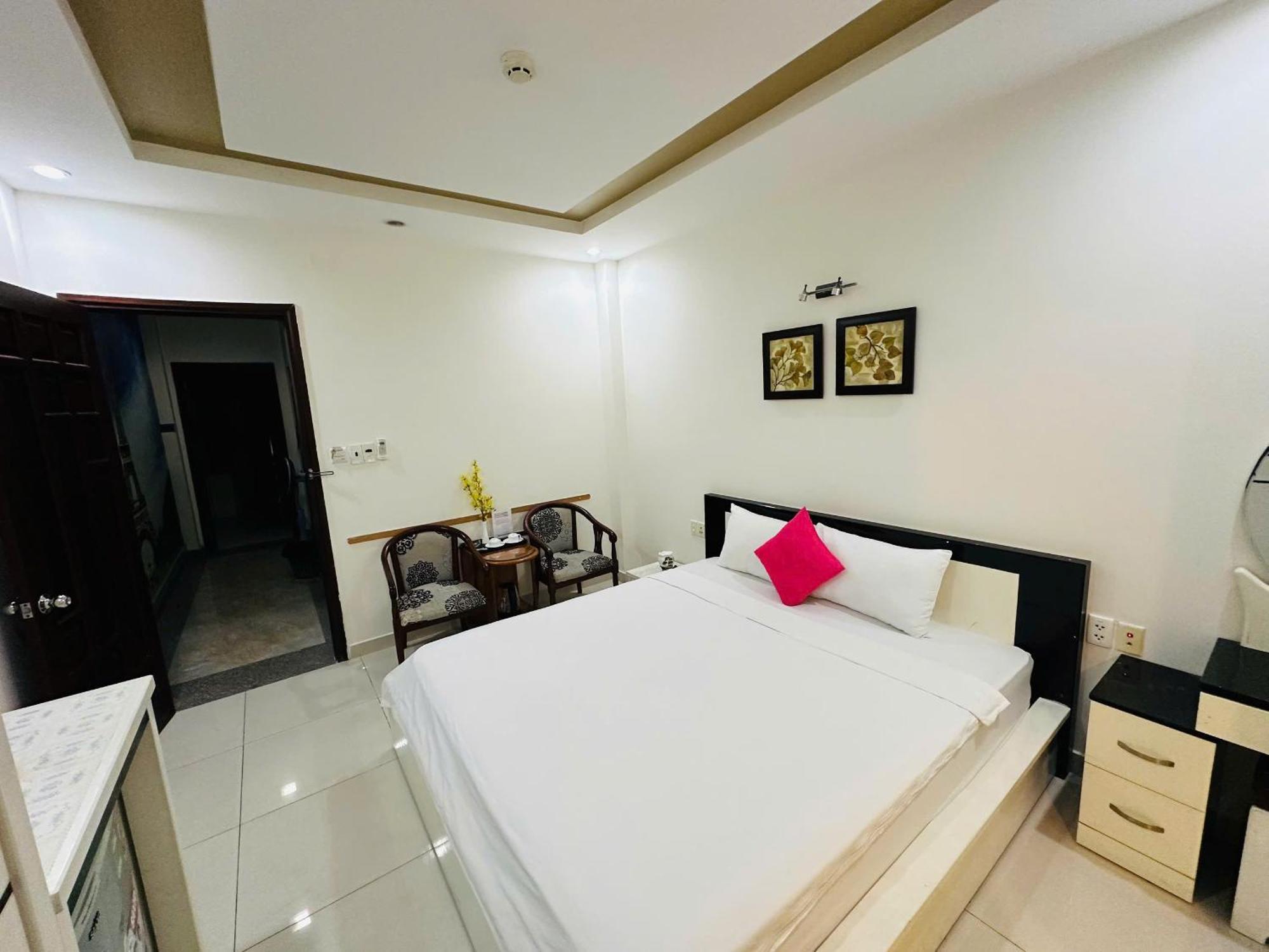 Bumble Boutique With Modern Design House-napoli Vibe In Centre-free Laundry *